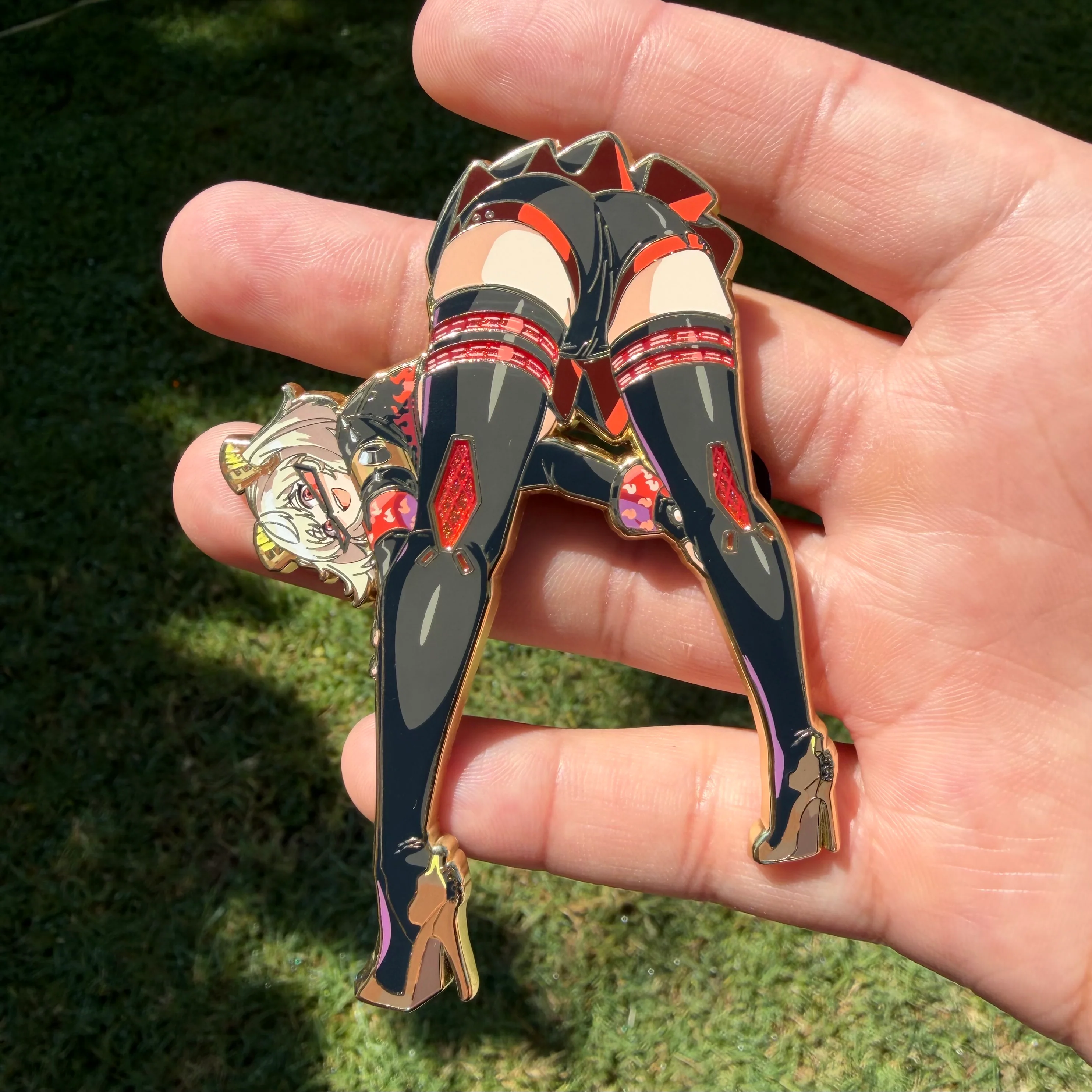 Burnice Pin *In-Hand* - Image 4